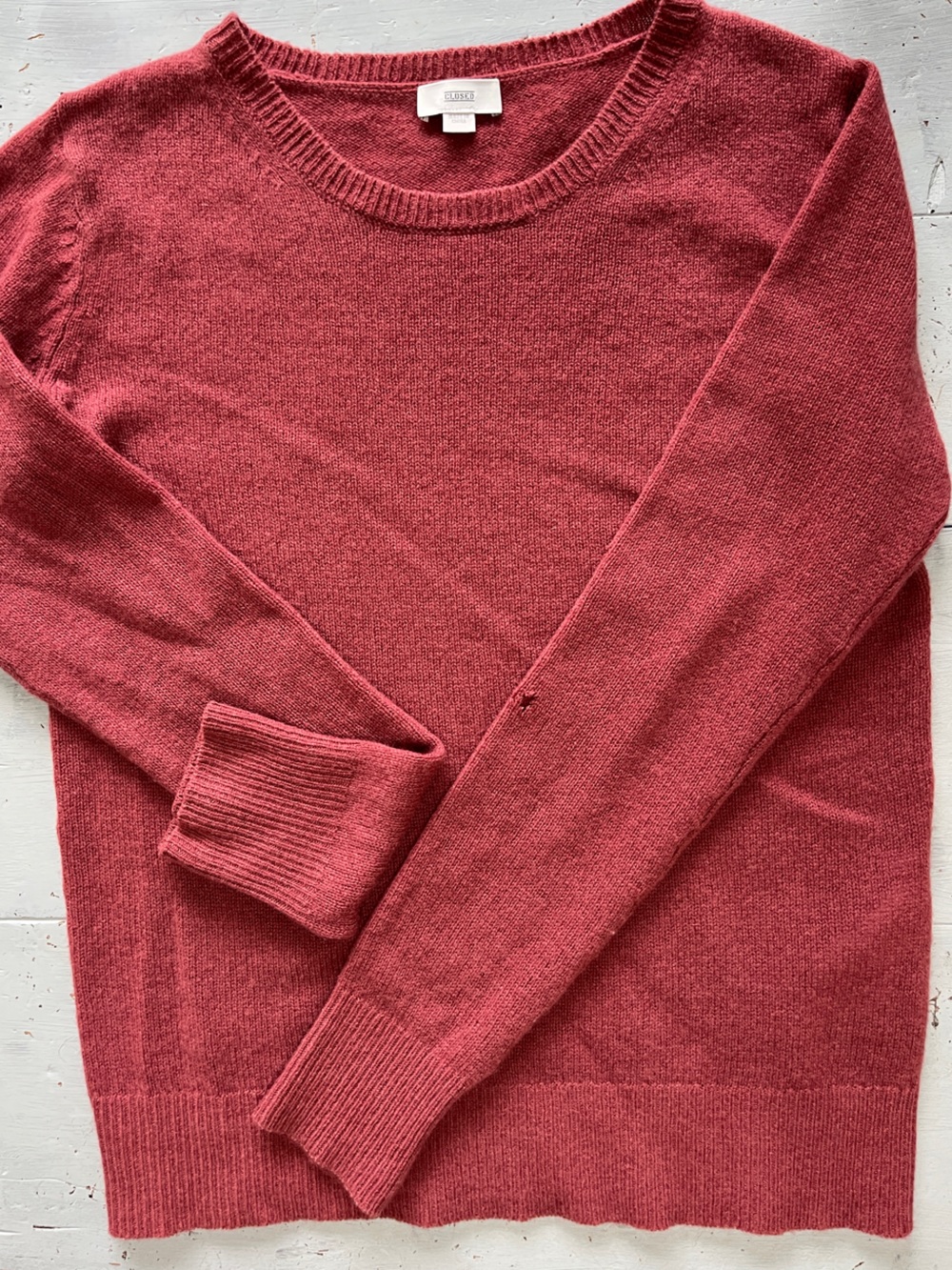 Closed 100%  cashmere Women’s Crewneck Sweater in dusty rose.